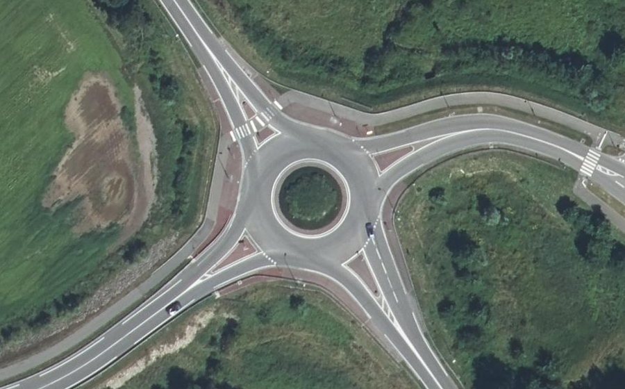 Vue aérienne du Rond-point anonyme n°530010574