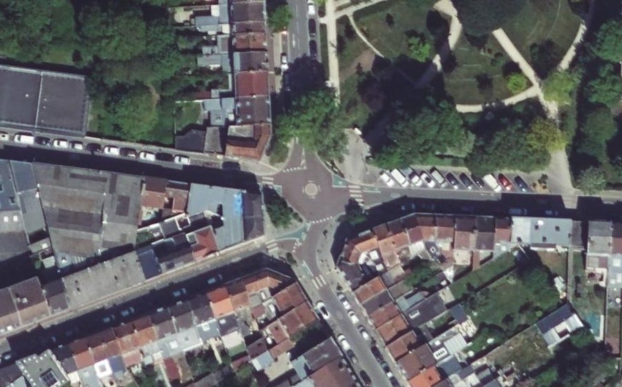Vue aérienne du Rond-point anonyme n°53011607