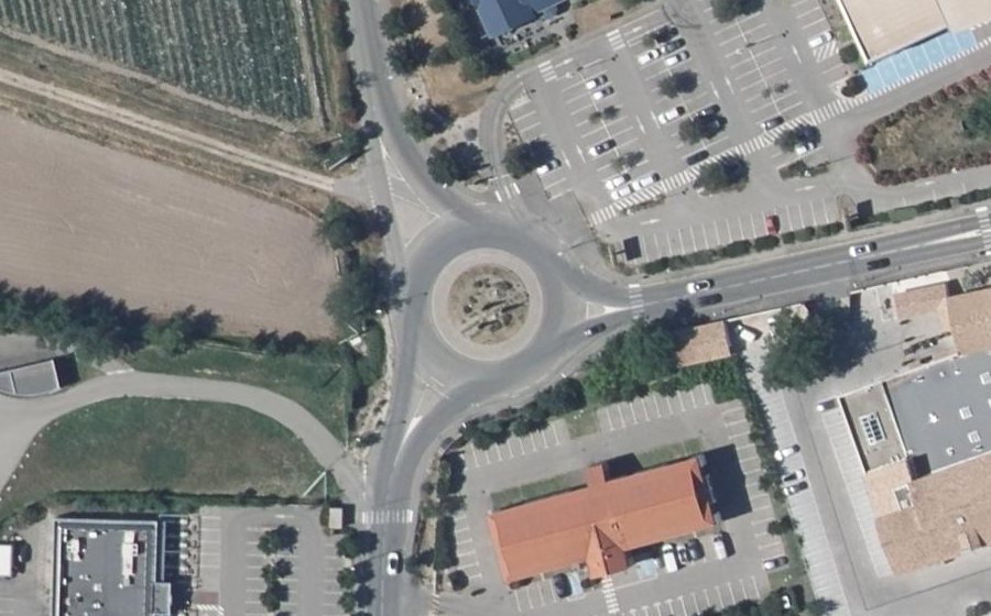 Vue aérienne du Rond-point anonyme n°53017806