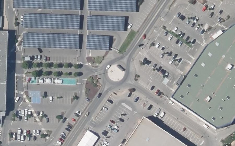 Vue aérienne du Rond-point anonyme n°53018557
