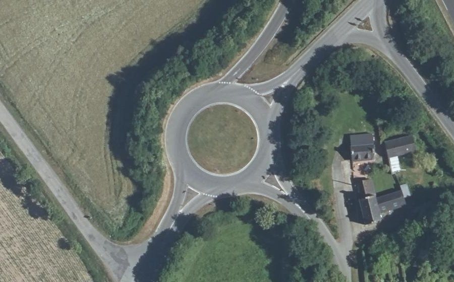 Vue aérienne du Rond-point anonyme n°53019699