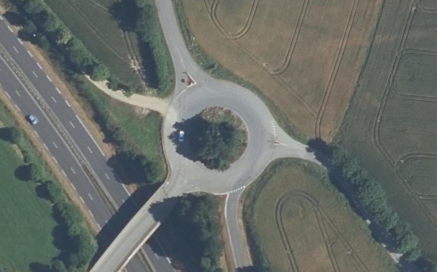 Vue aérienne du Rond-point anonyme n°53020609