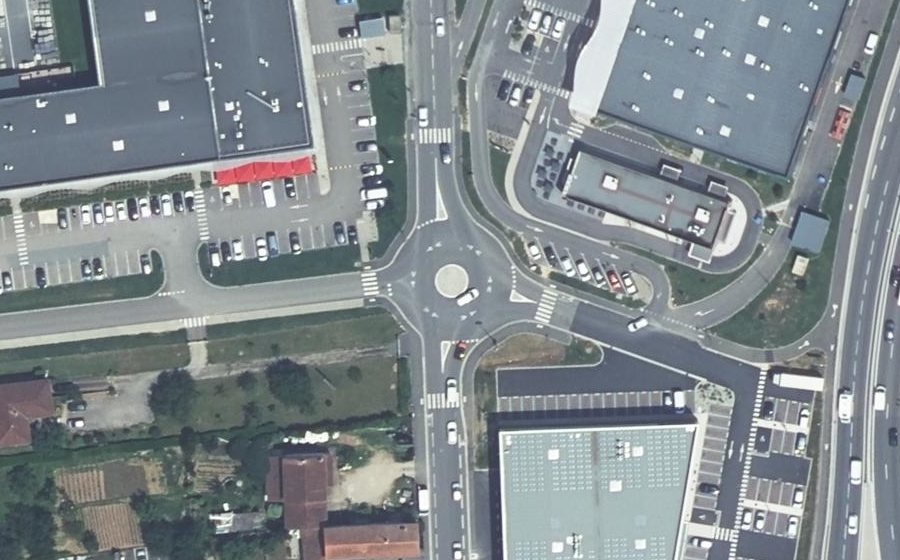 Vue aérienne du Rond-point anonyme n°53021202