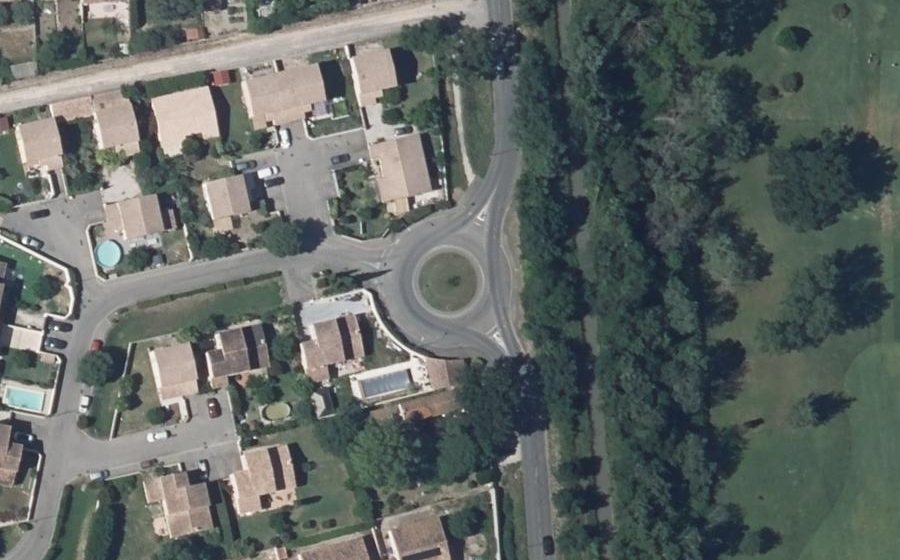 Vue aérienne du Rond-point anonyme n°53022959