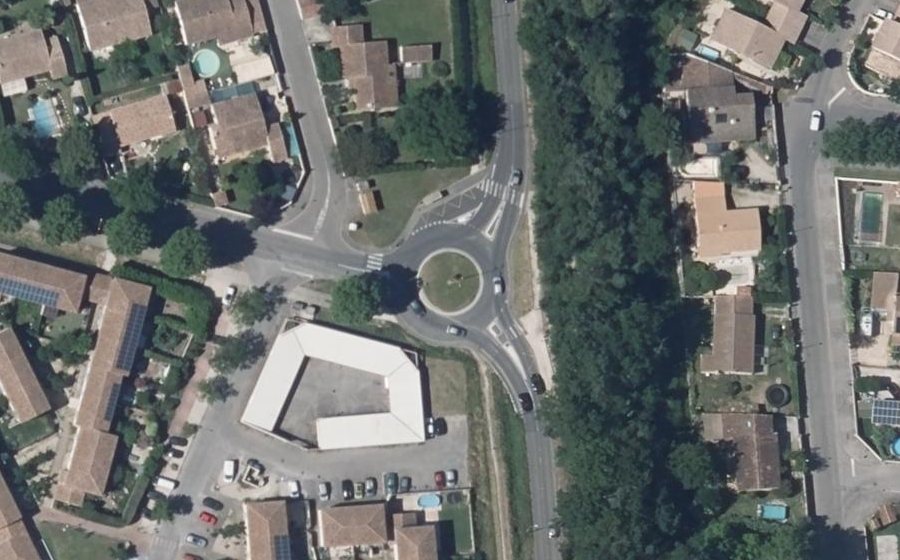 Vue aérienne du Rond-point anonyme n°53023195