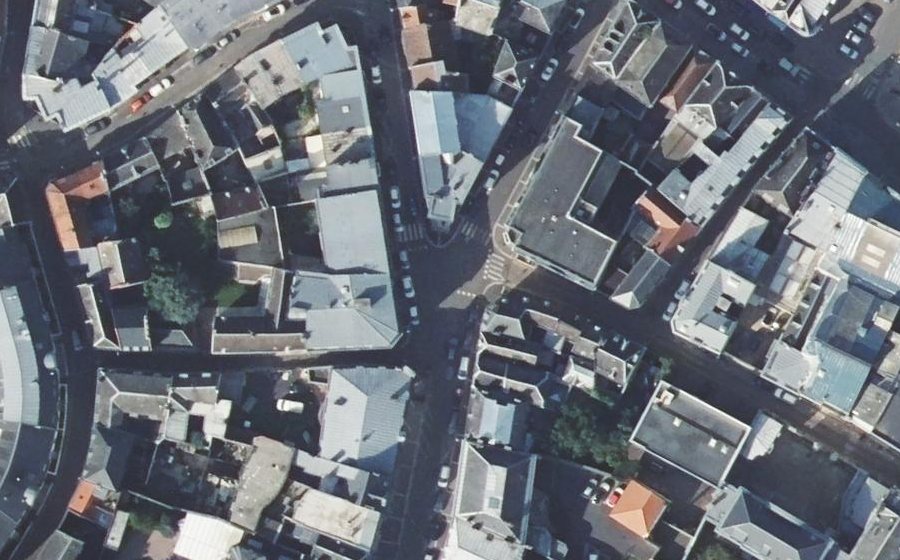 Vue aérienne du Rond-point anonyme n°53025261