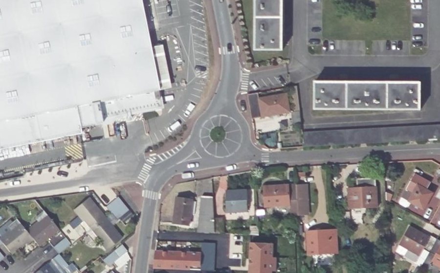 Vue aérienne du Rond-point anonyme n°530323481