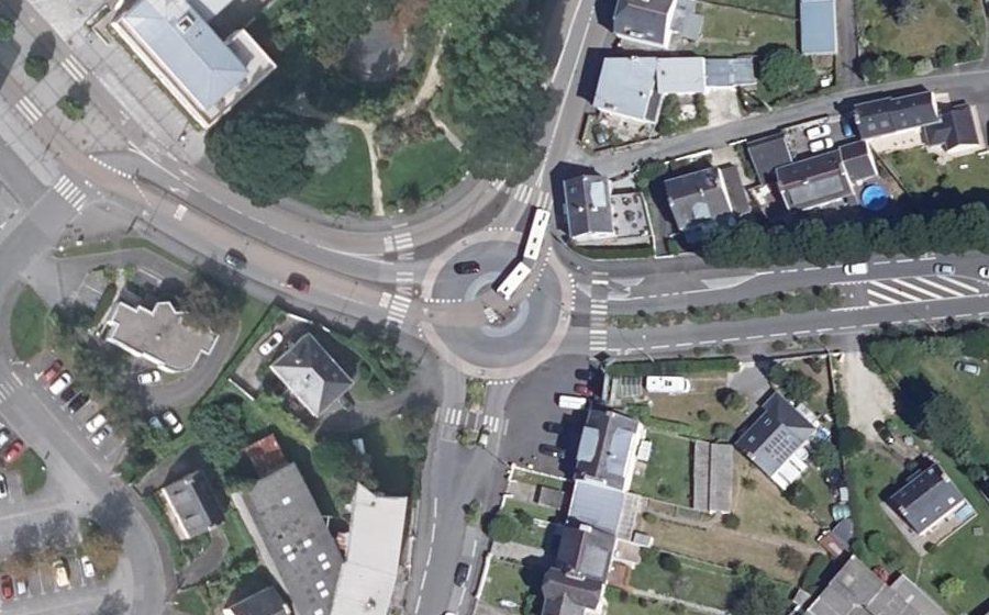 Vue aérienne du Rond-point anonyme n°53033483