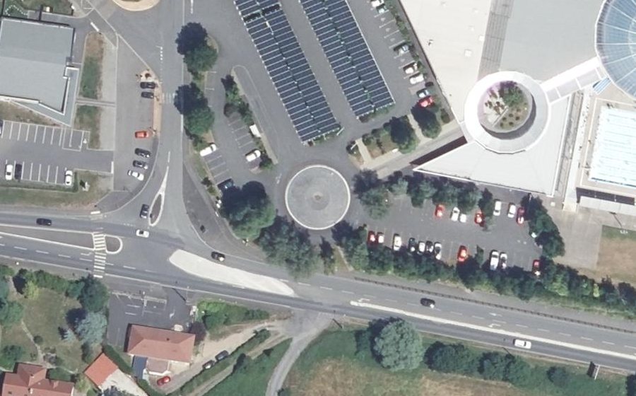 Vue aérienne du Rond-point anonyme n°53034444