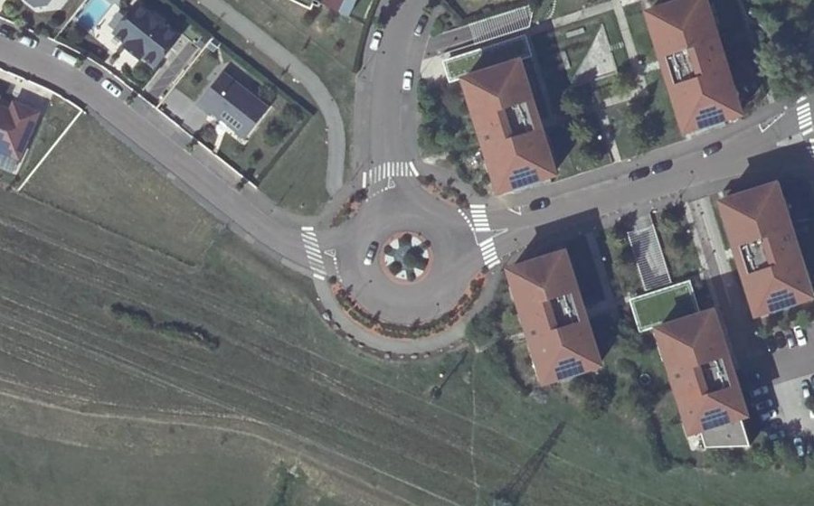 Vue aérienne du Rond-point anonyme n°530513588