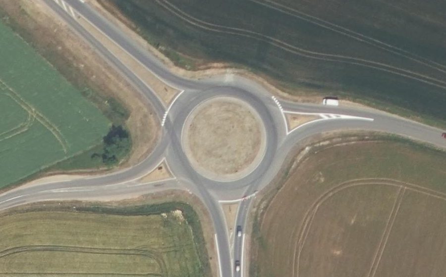 Vue aérienne du Rond-point anonyme n°53062176