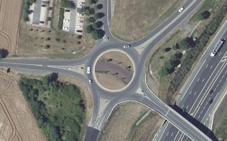 Vue aérienne du Rond-point anonyme n°53064998
