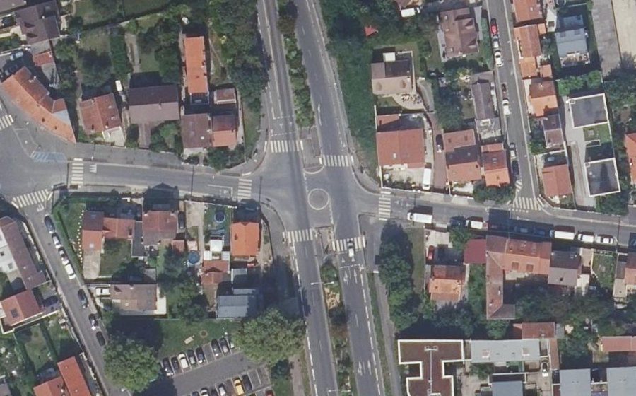 Vue aérienne du Rond-point anonyme n°530894794
