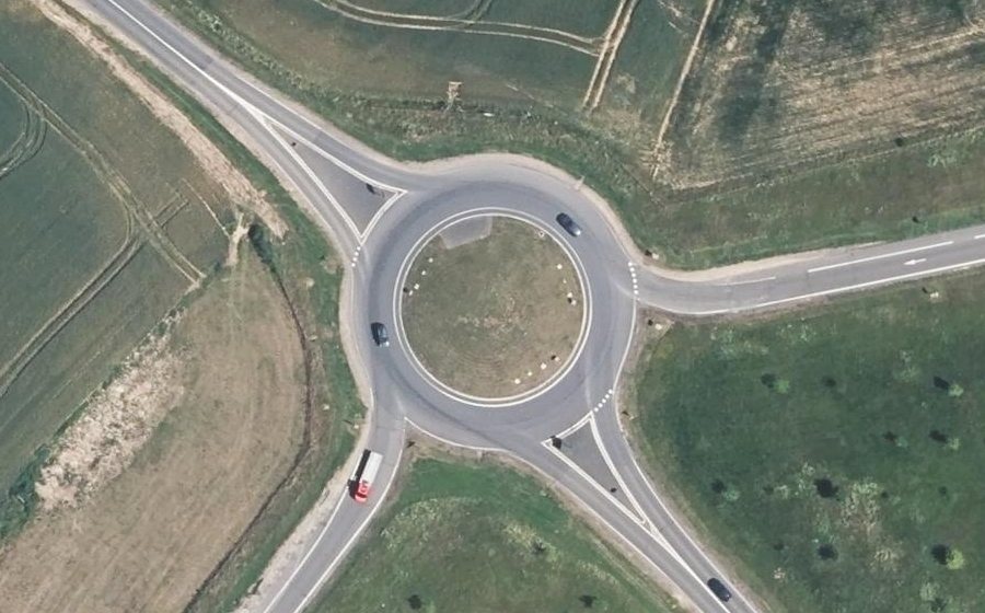 Vue aérienne du Rond-point anonyme n°53100749
