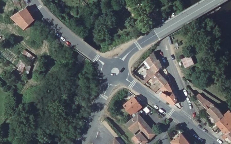 Vue aérienne du Rond-point anonyme n°531032082