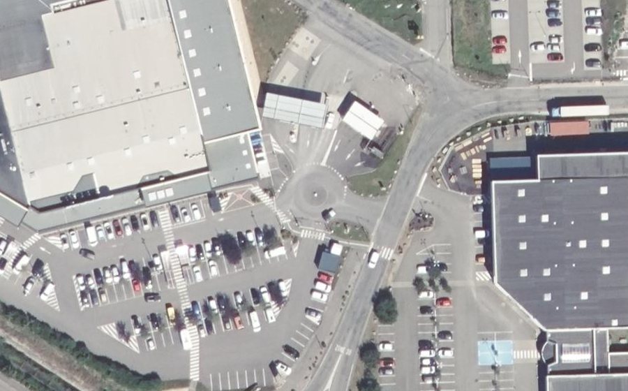 Vue aérienne du Rond-point anonyme n°531073583