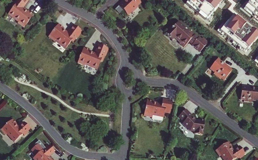 Vue aérienne du Rond-point anonyme n°53112438