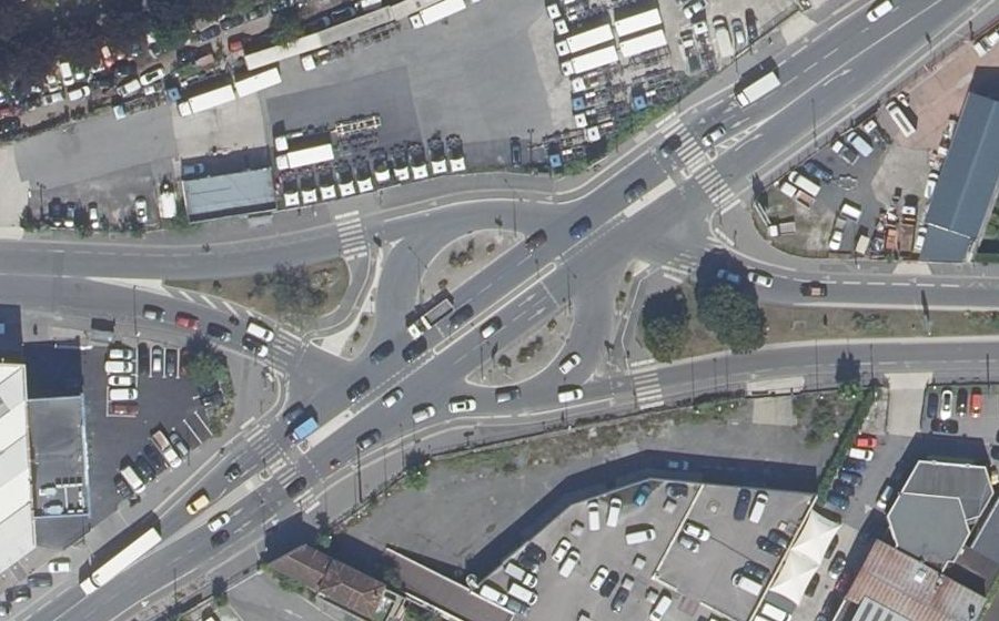Vue aérienne du Rond-point anonyme n°531274310