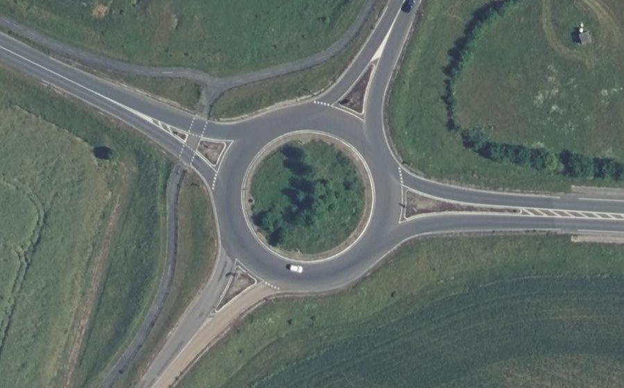 Vue aérienne du Rond-point anonyme n°53130317