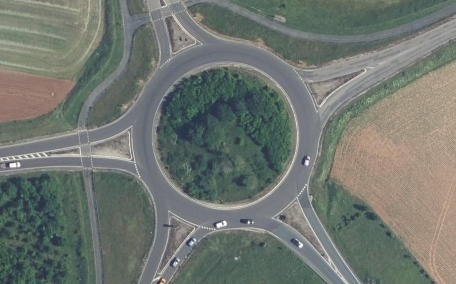 Vue aérienne du Rond-point anonyme n°53130331