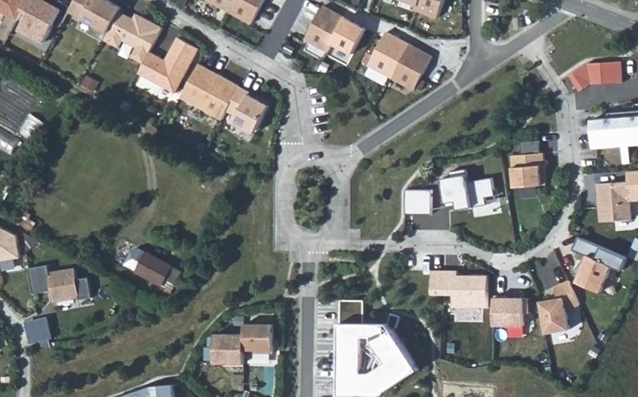 Vue aérienne du Rond-point anonyme n°531442232
