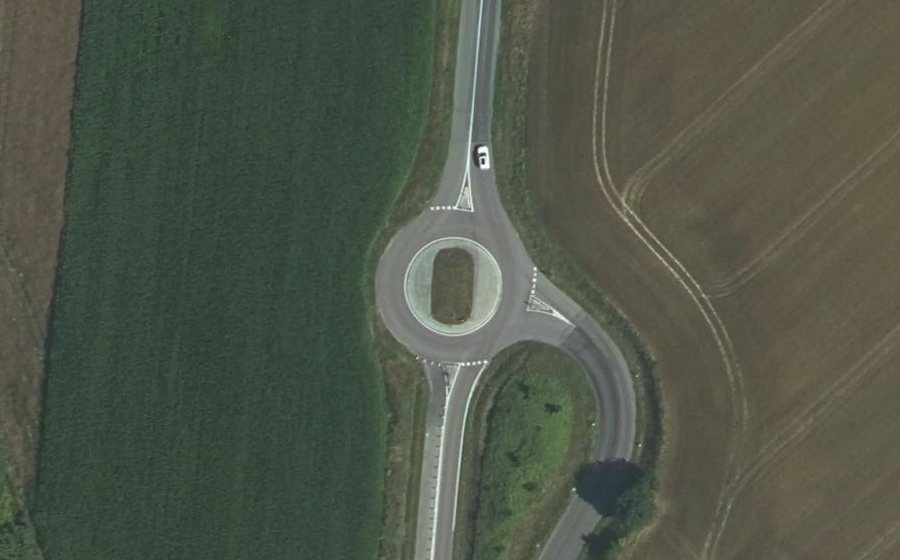 Vue aérienne du Rond-point anonyme n°53193404