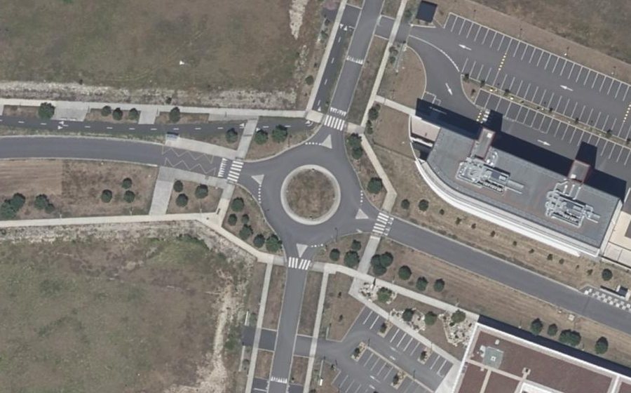 Vue aérienne du Rond-point anonyme n°532189181