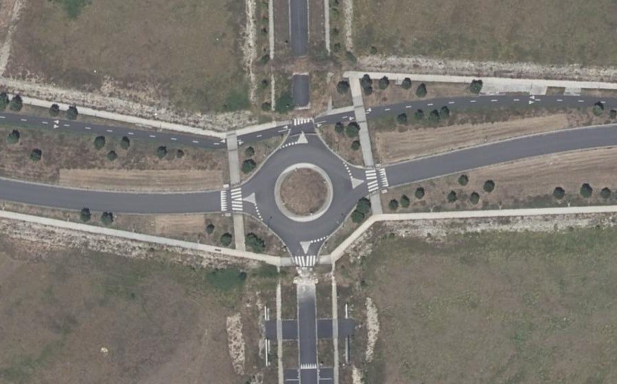Vue aérienne du Rond-point anonyme n°532189183