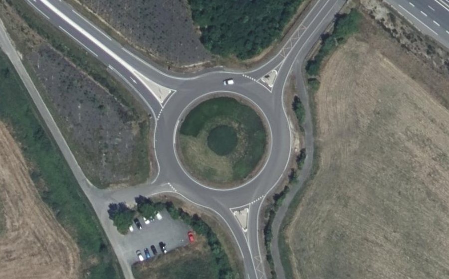 Vue aérienne du Rond-point anonyme n°53242976