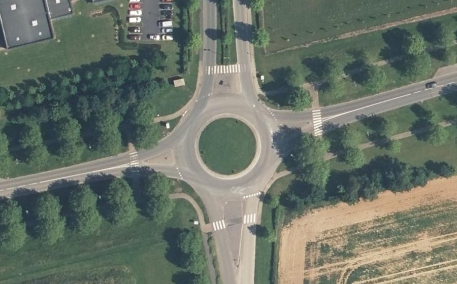 Vue aérienne du Rond-point anonyme n°53246822