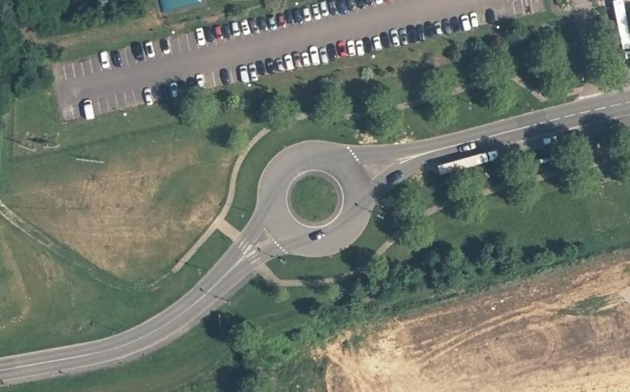 Vue aérienne du Rond-point anonyme n°53246866