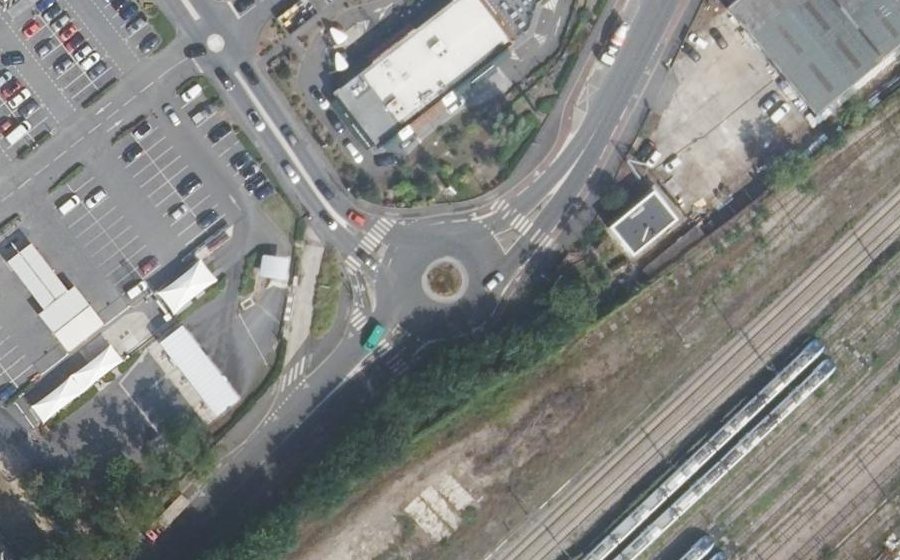 Vue aérienne du Rond-point anonyme n°532585585
