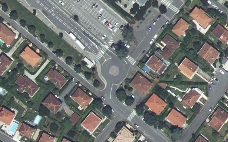 Vue aérienne du Rond-point anonyme n°532596455