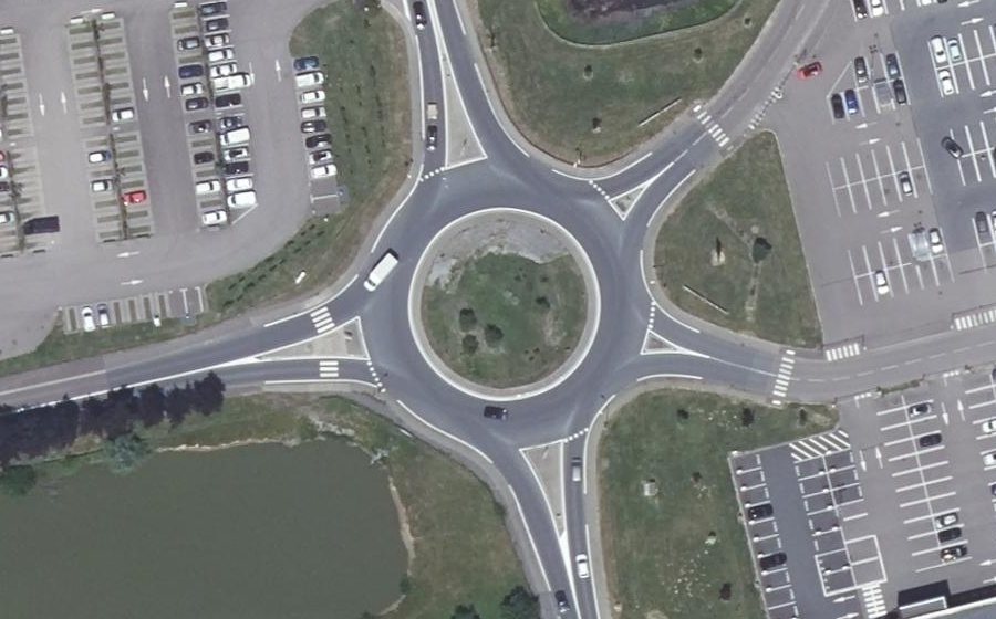 Vue aérienne du Rond-point anonyme n°532633755
