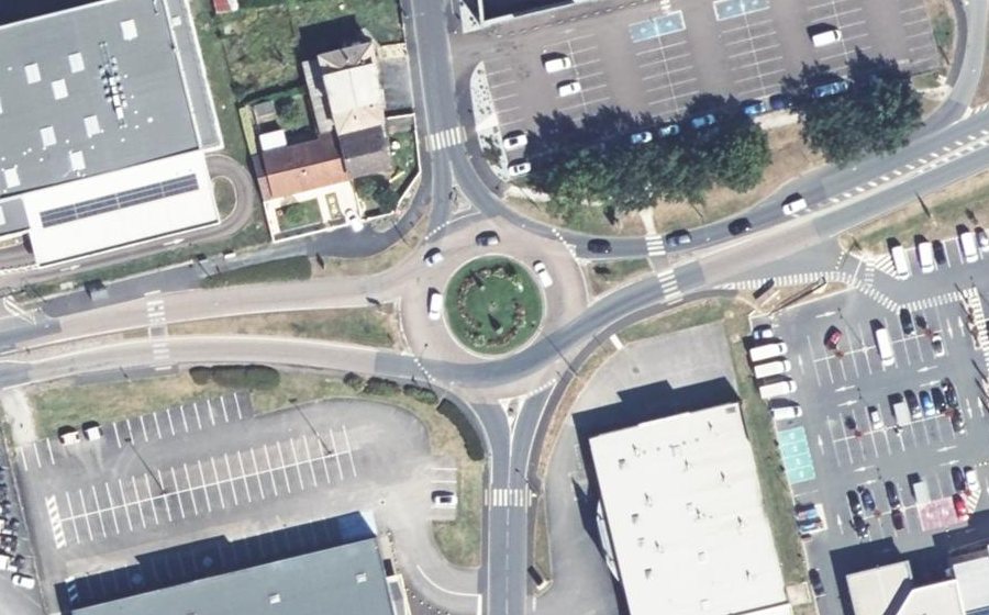 Vue aérienne du Rond-point anonyme n°53263724