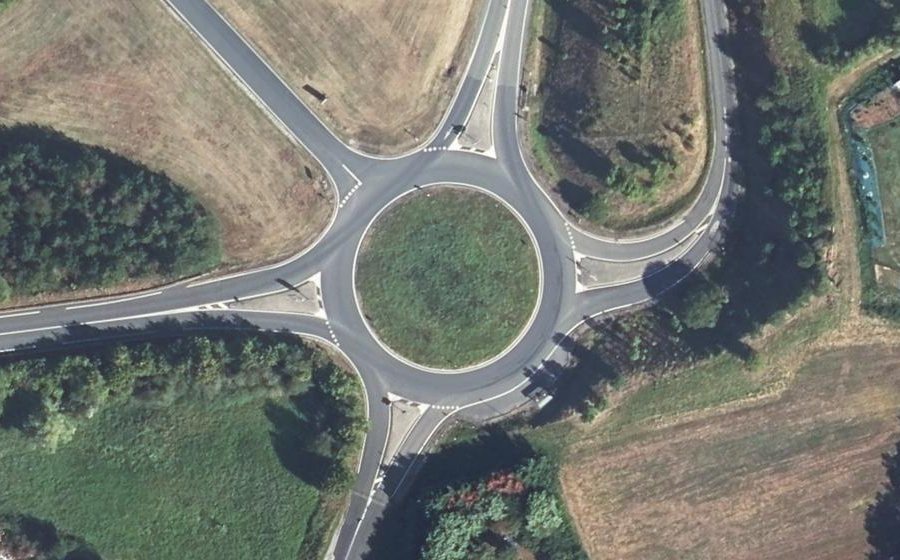Vue aérienne du Rond-point anonyme n°53268545