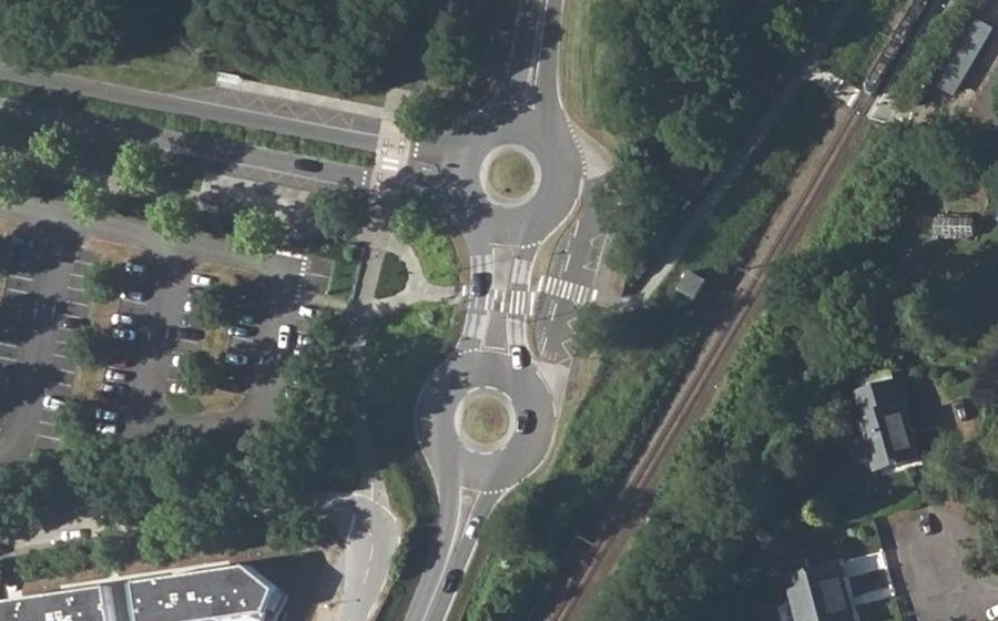 Vue aérienne du Rond-point anonyme n°532741130