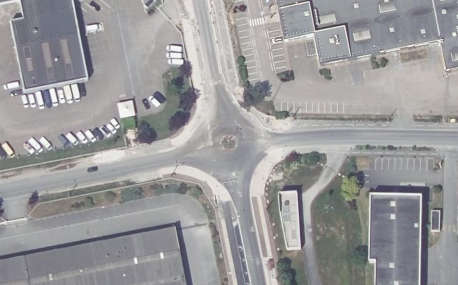 Vue aérienne du Rond-point anonyme n°53275791