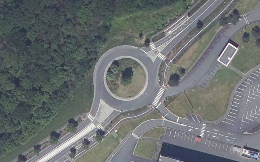 Vue aérienne du Rond-point anonyme n°53305993