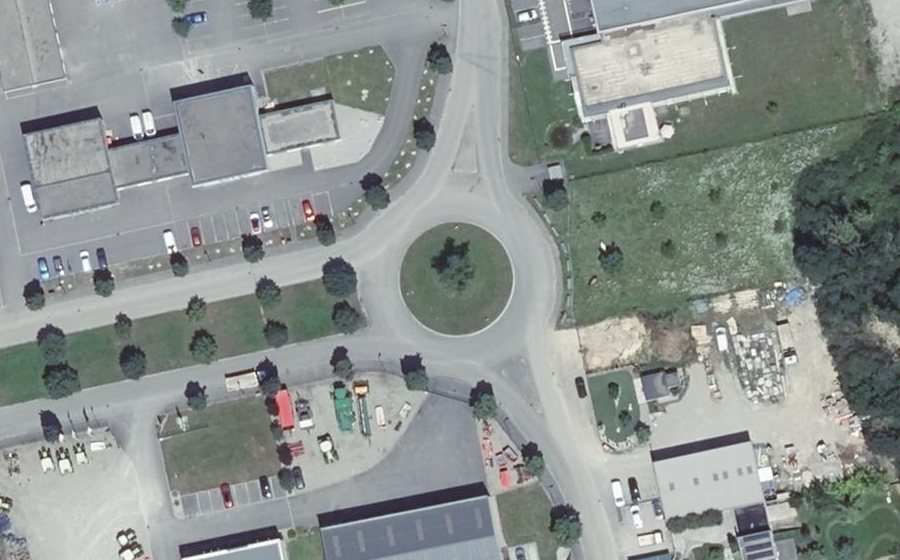 Vue aérienne du Rond-point anonyme n°533128403