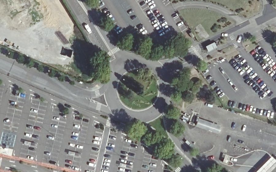 Vue aérienne du Rond-point anonyme n°533258243