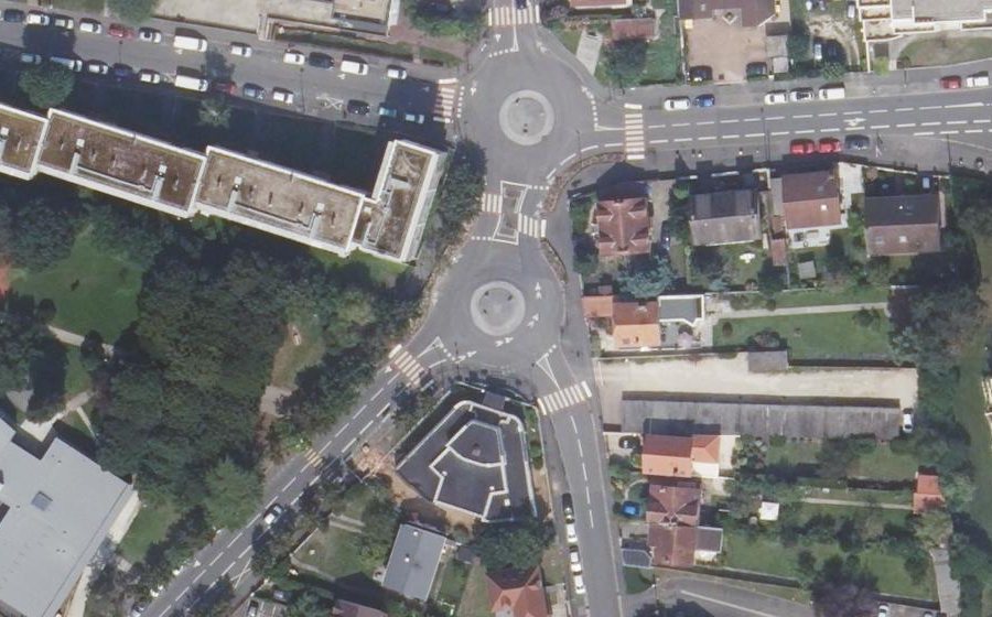 Vue aérienne du Rond-point anonyme n°533367179