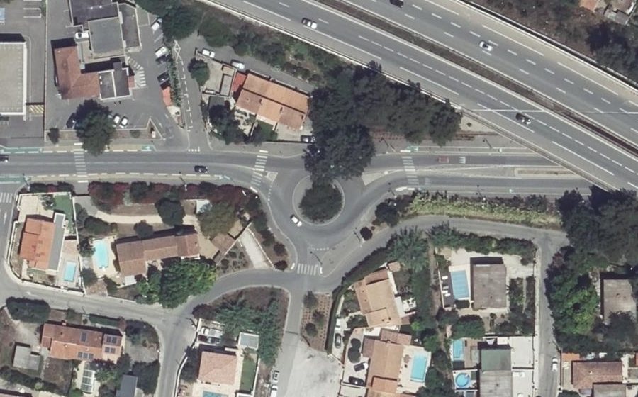 Vue aérienne du Rond-point anonyme n°533638193