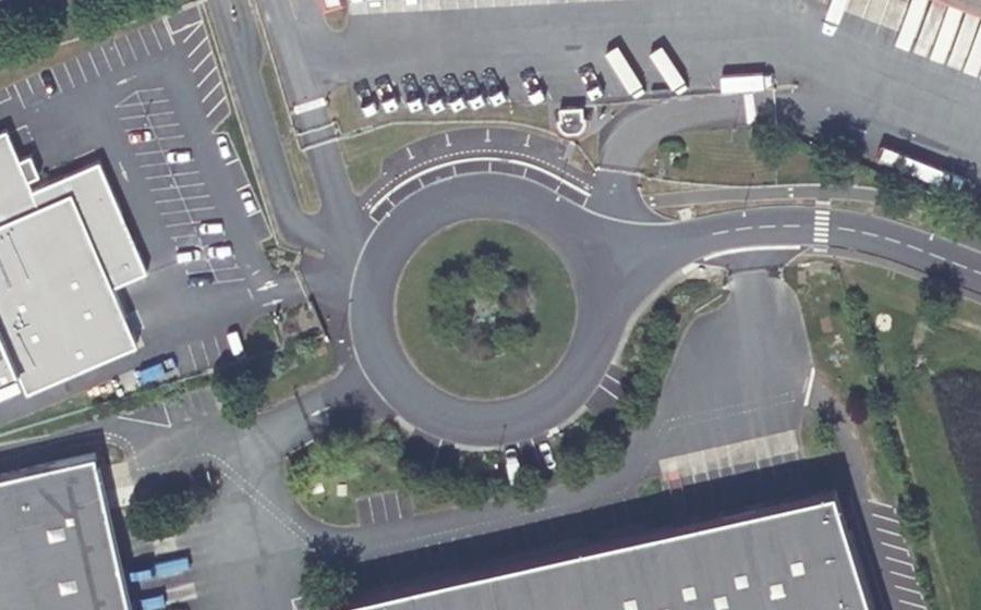 Vue aérienne du Rond-point anonyme n°53395782