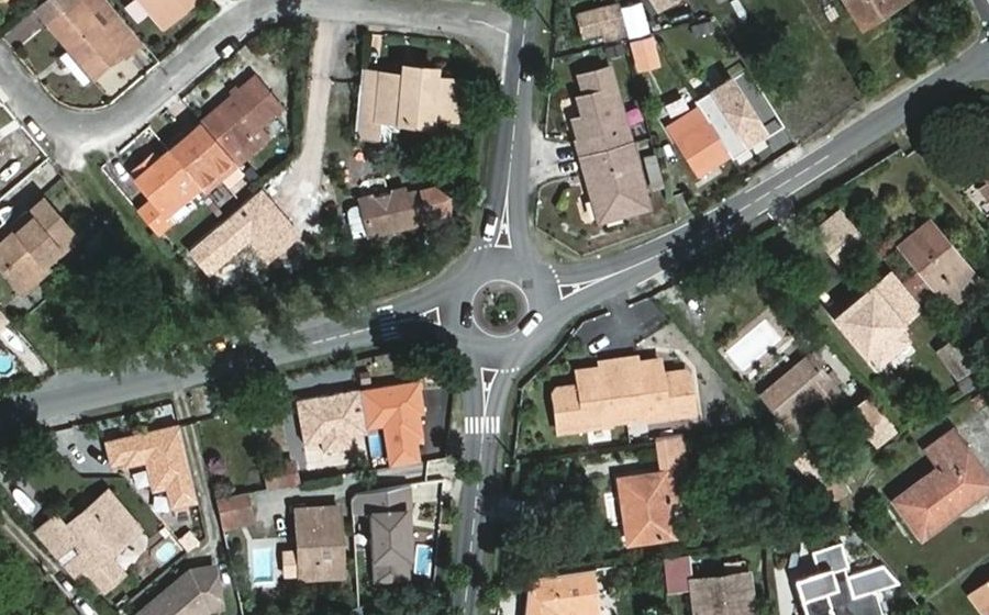 Vue aérienne du Rond-point anonyme n°534103064