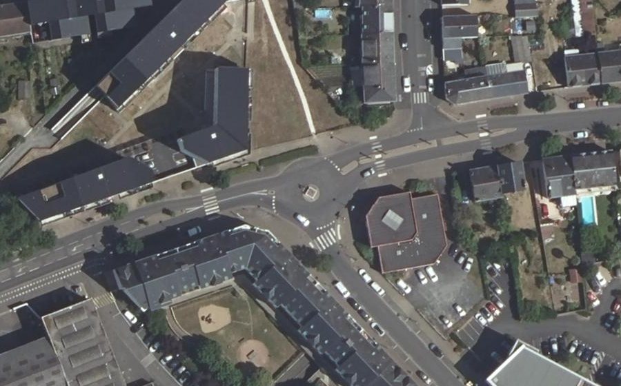 Vue aérienne du Rond-point anonyme n°534322584