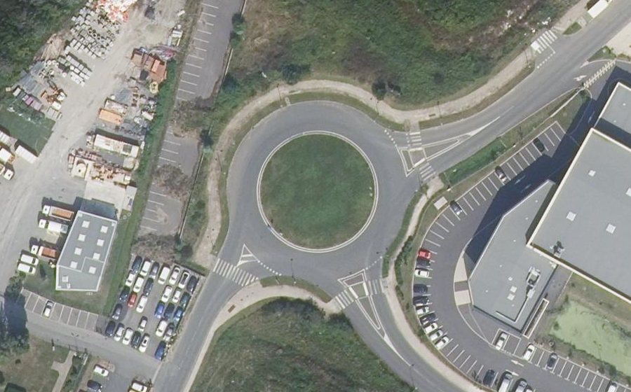 Vue aérienne du Rond-point anonyme n°534343252
