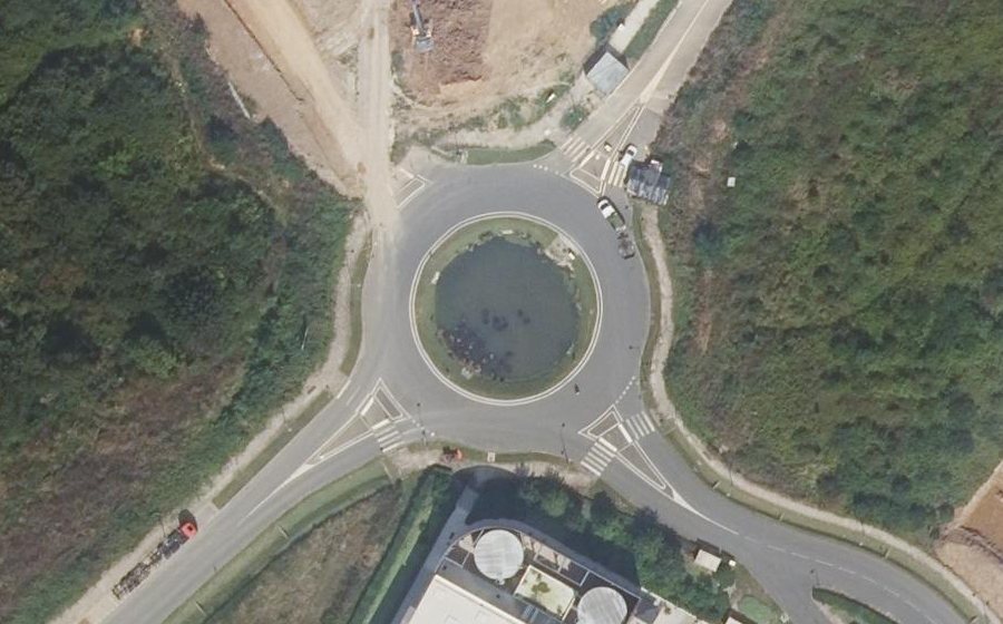Vue aérienne du Rond-point anonyme n°534343255