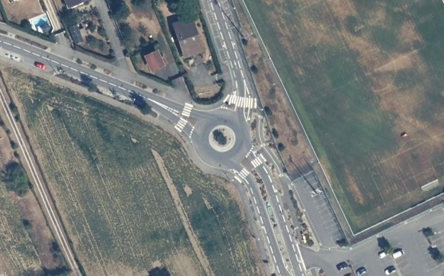 Vue aérienne du Rond-point anonyme n°534348075