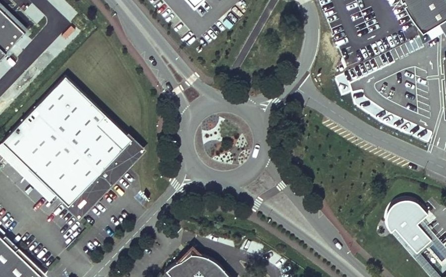 Vue aérienne du Rond-point anonyme n°534574842